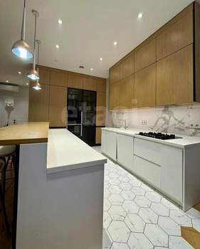 Дом 330м², 3-этажный, участок 6 сот.