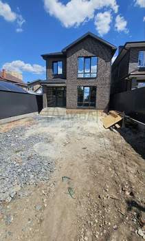 Дом 210м², 3-этажный, участок 3 сот.