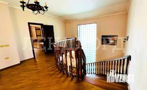 Дом 302м², 2-этажный, участок 3 сот.