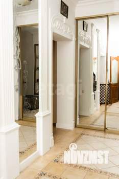 Дом 571м², 3-этажный, участок 7 сот.