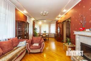 Дом 313м², 2-этажный, участок 7 сот.