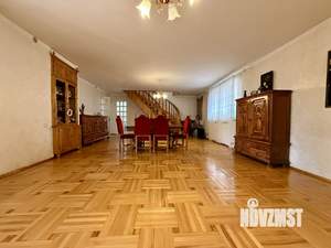 Дом 288м², 2-этажный, участок 4 сот.