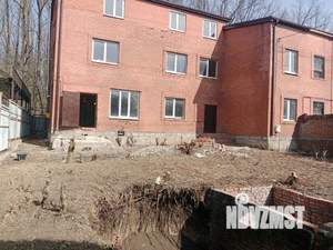Дом 700м², 3-этажный, участок 6 сот.