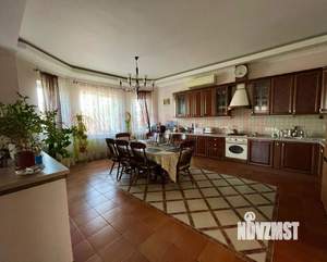 Дом 403м², 3-этажный, участок 6 сот.