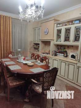 Дом 220м², 2-этажный, участок 3 сот.