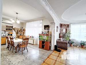 Дом 438м², 3-этажный, участок 8 сот.