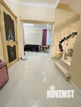 Дом 206м², 3-этажный, участок 3 сот.