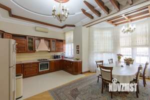 Дом 450м², 2-этажный, участок 819 сот.