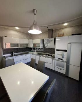 Дом 268м², 2-этажный, участок 3 сот.