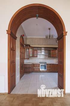 Дом 600м², 3-этажный, участок 6 сот.