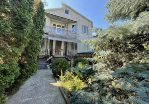 Дом 400м², 3-этажный, участок 10 сот.