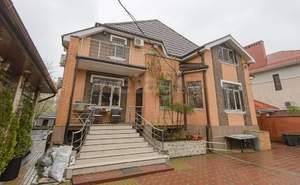 Дом 540м², 3-этажный, участок 6 сот.