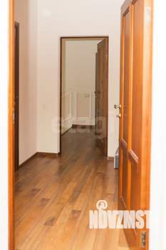 Дом 571м², 3-этажный, участок 7 сот.