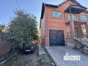 Дом 427м², 3-этажный, участок 10 сот.