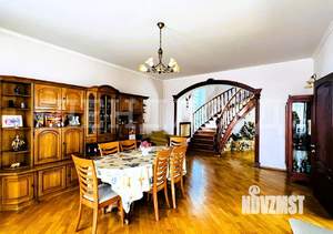 Дом 302м², 2-этажный, участок 3 сот.