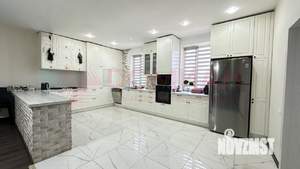 Дом 225м², 3-этажный, участок 8 сот.