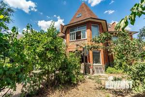 Дом 488м², 3-этажный, участок 7 сот.