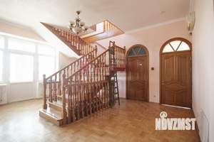 Дом 600м², 3-этажный, участок 6 сот.