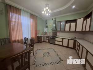 Дом 198м², 2-этажный, участок 3 сот.