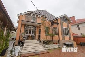 Дом 540м², 3-этажный, участок 6 сот.