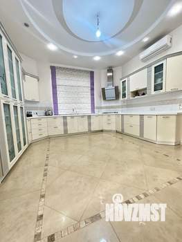 Дом 550м², 3-этажный, участок 1032 сот.