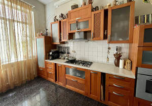 Дом 400м², 3-этажный, участок 10 сот.