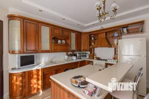 Дом 428м², 3-этажный, участок 6 сот.