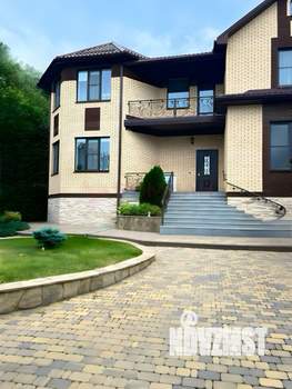 Дом 292м², 3-этажный, участок 8 сот.