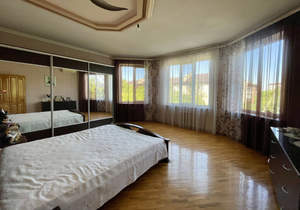 Дом 400м², 3-этажный, участок 10 сот.