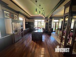 Дом 486м², 3-этажный, участок 6 сот.