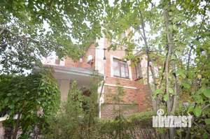 Дом 264м², 3-этажный, участок 6 сот.