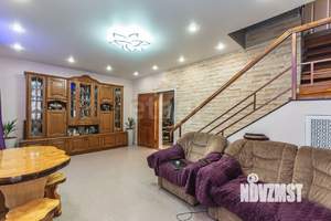 Дом 97м², 2-этажный, участок 6 сот.