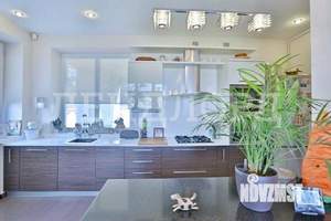 Дом 342м², 3-этажный, участок 9 сот.