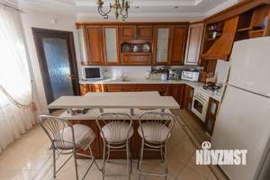 Дом 428м², 3-этажный, участок 6 сот.