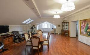 Дом 540м², 3-этажный, участок 6 сот.