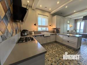 Дом 295м², 2-этажный, участок 10 сот.