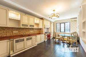 Дом 401м², 3-этажный, участок 6 сот.