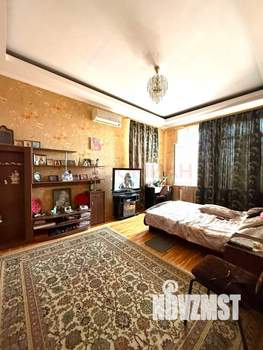 Дом 302м², 3-этажный, участок 5 сот.