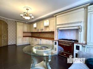 Дом 375м², 3-этажный, участок 6 сот.