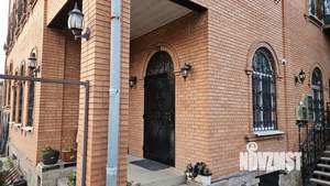 Дом 480м², 3-этажный, участок 6 сот.