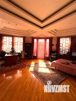 Дом 302м², 3-этажный, участок 5 сот.