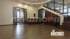 Дом 376м², 3-этажный, участок 9 сот.