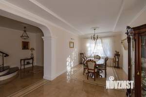 Дом 428м², 3-этажный, участок 6 сот.