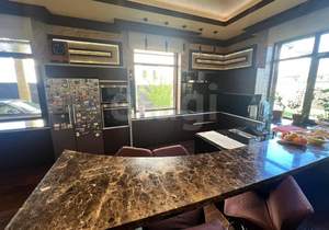 Дом 486м&sup2;, 3-этажный, на длительный срок, 