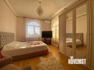 Дом 300м&sup2;, 3-этажный, на длительный срок, 