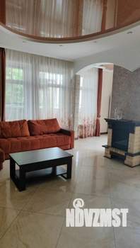 Дом 300м&sup2;, 3-этажный, на длительный срок, 