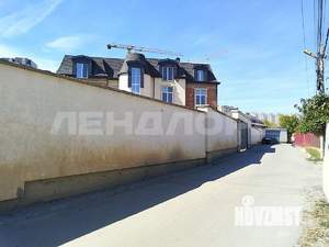 Дом 1000м&sup2;, 3-этажный, на длительный срок, 