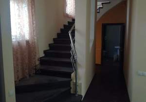 Дом 185м², 3-этажный, на длительный срок, 