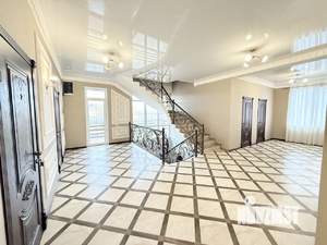 Дом 500м&sup2;, 3-этажный, посуточно, 