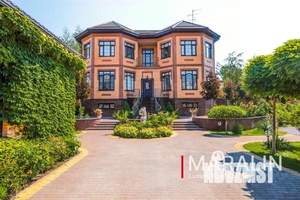 Дом 700м², 3-этажный, на длительный срок, 